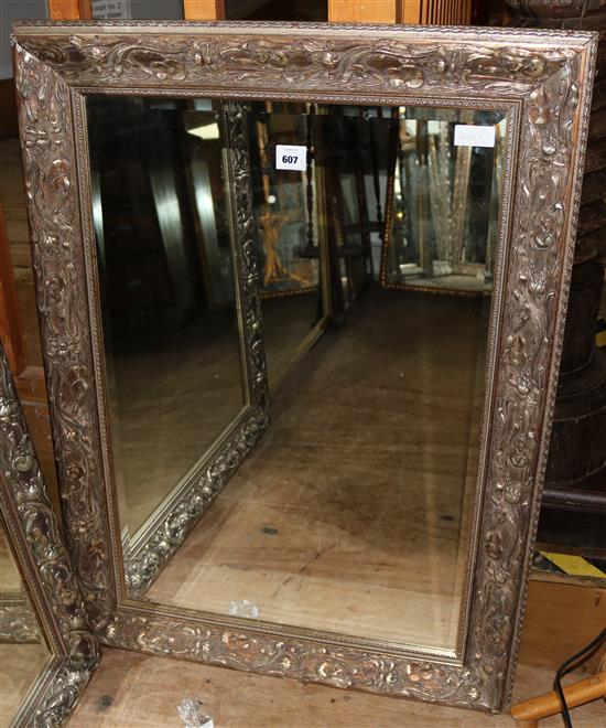 Decorative mirror with metal frame(-)